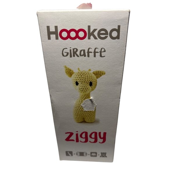 Crochet Kit Giraffe Ziggy GRAY Amigurumi Hoooked DIY Craft Eco Barbante Yarn - Picture 1 of 5